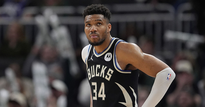 米乐 MILE-幸无大碍！字母哥谈扣篮受伤：本想重返赛场 但球队说不值得冒险|吉安尼斯·安特托孔波|扬尼斯-阿德托昆博|印第安纳步行者队|密尔沃基雄鹿队|篮板_新浪体育_新浪新闻